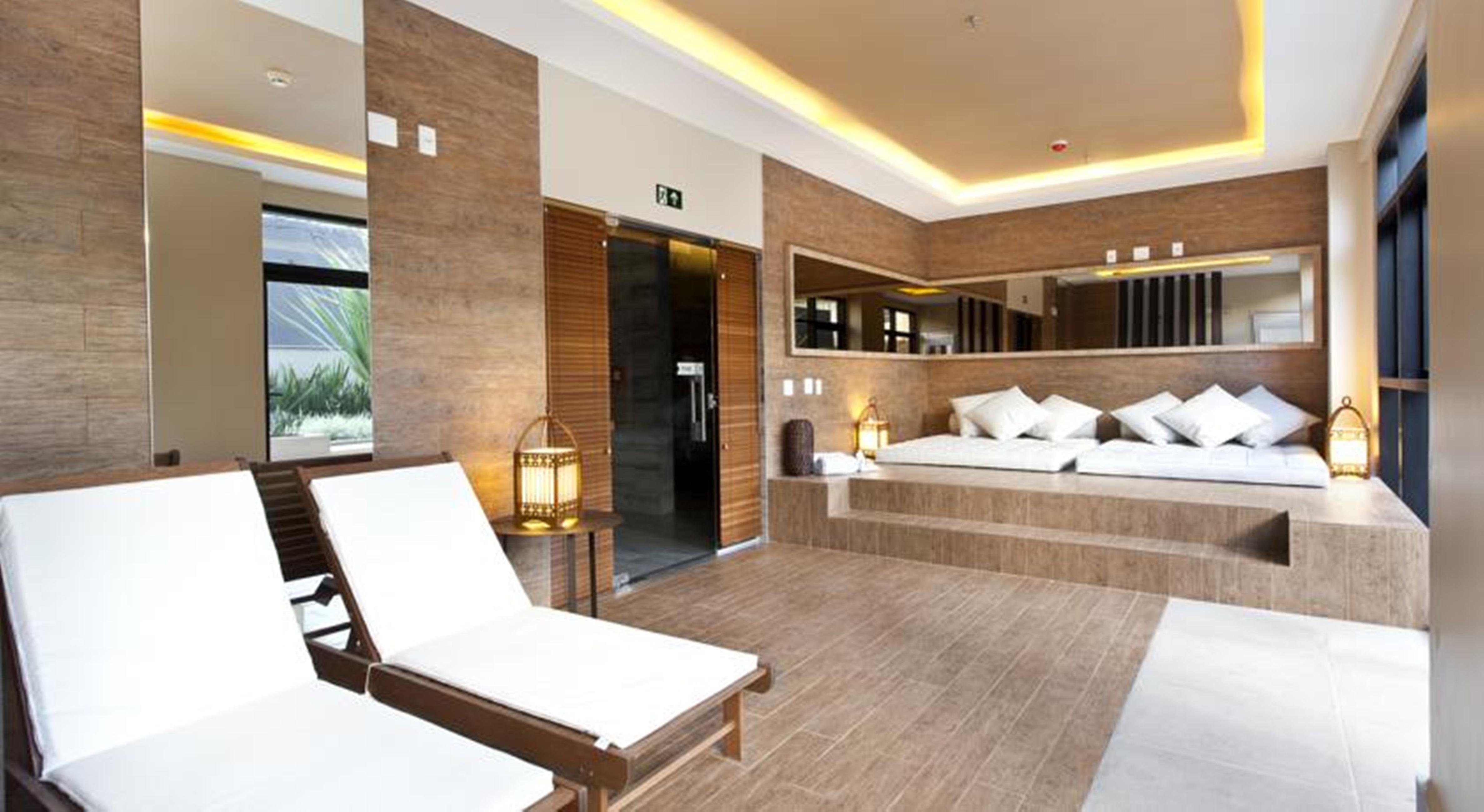 Radisson Blu Belo Horizonte Savassi Hotel Luaran gambar A suite at the hotel