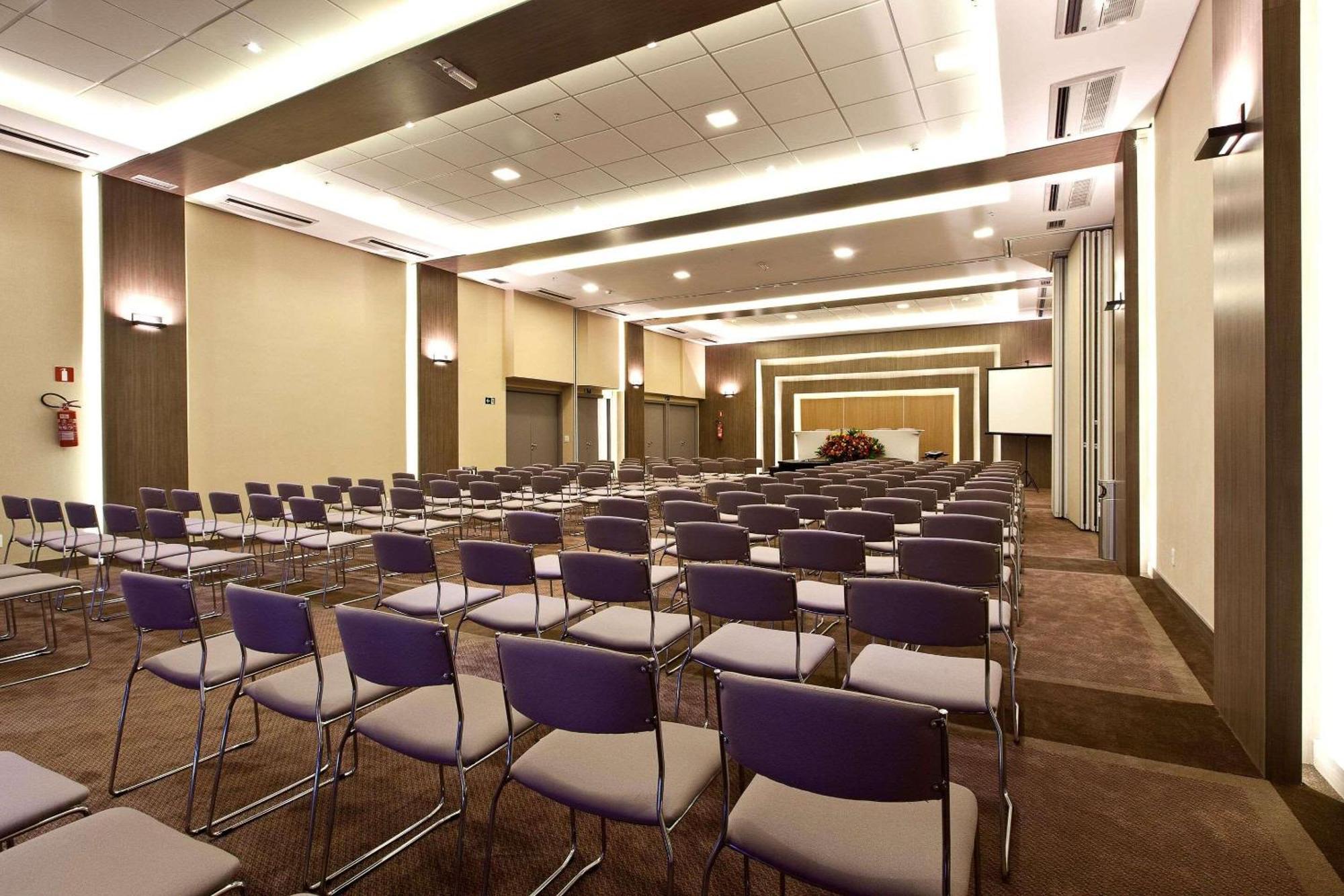 Radisson Blu Belo Horizonte Savassi Hotel Luaran gambar Meeting room